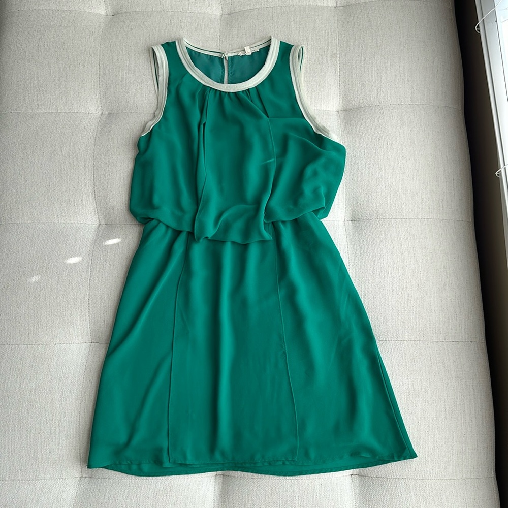 Under Skies Small Sleeveless Dress 👗